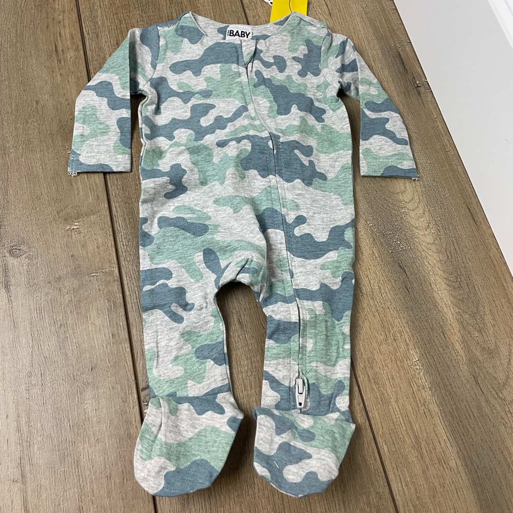New Cotton Baby Snug Long Sleeve Green and Grey Camo Zip Romper Newborn